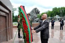 Afghan President laid flowers to the monument of I. Somoni