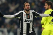 Higuain makes Juventus history