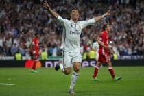 Cristiano Ronaldo hits hat-trick as Real Madrid down 10-man Bayern