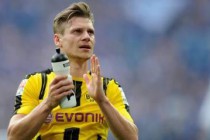 Borussia Dortmund defender Lukasz Piszczek extends deal