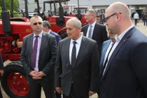 Tajikistan interested in assembling Belarusian MTZ cotton farming tractors