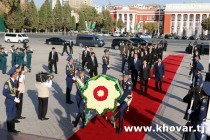 President of Turkmenistan Gurbanguly Berdimuhamedov laid a wreath at the Ismoili Somoni monument