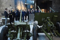 Before Return to Homeland President Emomali Rahmon visits Belarusian Great Patriotic War Museum