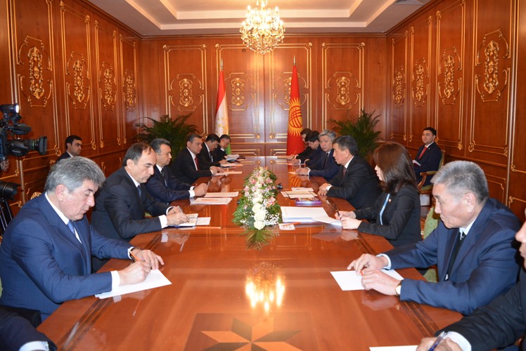 Prime Minister of the Republic of Tajikistan Qohir Rasulzoda met with the President of the Kyrgyz Republic Sooronbay Jeenbekov1
