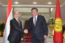 Tajik Parliament Speaker Shukurjon Zuhurov meets with Kyrgyz President Sooronbay Jeenbekov