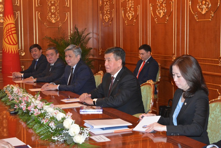 Tajik Parliament Speaker Shukurjon Zuhurov meets with Kyrgyz President Sooronbay Jeenbekov2