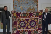 Ambassador of Tajikistan gifted a sample of Tajik folk crafts to the Ethnological Museum of Berlin