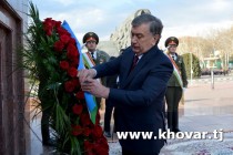 President of the Republic of Uzbekistan Shavkat Mirziyoyev laid a wreath at the Ismoili Somoni monument in Dushanbe