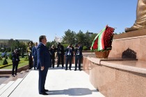 President Emomali Rahmon laid a wreath on the Monument of Independence and Humanism