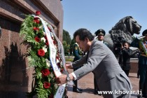 Korean Prime Minister Lee Nak-yeon Lays Wreath at the Ismoili Somoni Statue