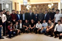 FM Muhriddin Meets with Tajik Students and Citizens in Malaysia