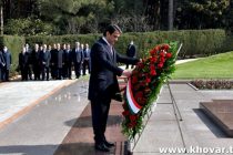 Rustam Emomali Lays a Wreath at the Tomb of the National Leader of Azerbaijan Heydar Aliyev and at the Alley of Martyrs