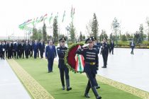 Wreath-laying ceremony at the «Istiqloliyat» Monument of the Republic of Uzbekistan