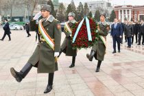 Deputy Prime Minister — Minister of Foreign Affairs of Kazakhstan  Lays a Wreath at the Ismoil Somoni Monument in Dushanbe