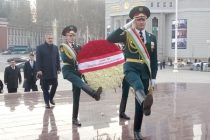 Foreign Minister of Turkiye Lays a Wreath at the Ismoil Somoni Monument in Dushanbe