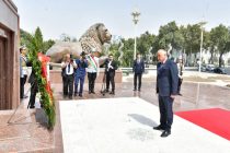 Chairman of the Jogorku Kenesh of the Kyrgyz Republic Lays Wreath at the Monument to Ismail Somoni