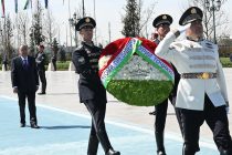 President Emomali Rahmon Lays Wreath at Independence and Humanism Monument in Tashkent