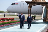 Shavkat Mirziyoyev Welcomes Emomali Rahmon in Bukhoro with Ceremonial Reception