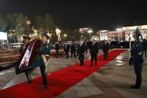 Vladimir Putin laid flowers at the monument to Ismail Somoni in Dushanbe